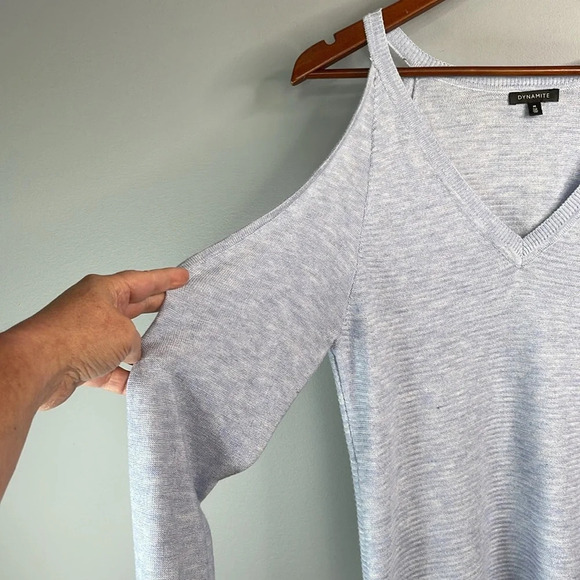 DYNAMITE Cold Shoulder Cutout Sweater Baby Blue Ribbed V-Neck Lightweight Size M - Picture 3 of 11